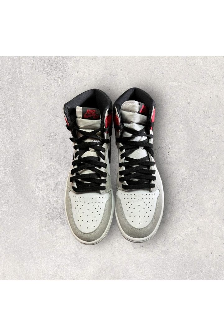 Jordan 1 Retro High LIGHT SMOKE GREY