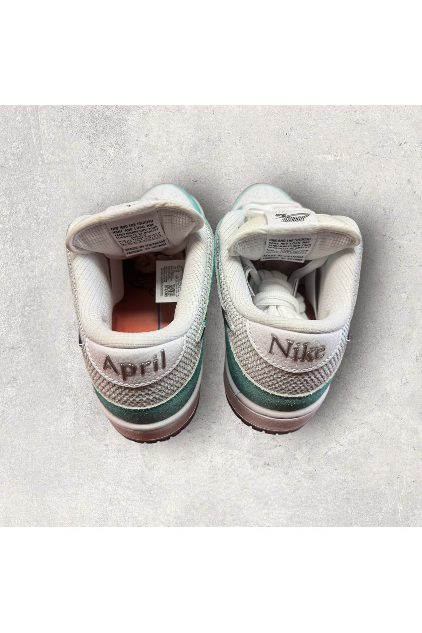 Nike SB Dunk Low APRIL SKATEBOARDS