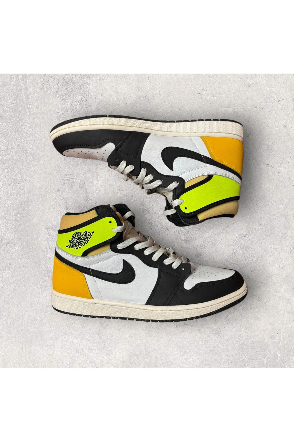 Jordan 1 Retro High WHITE BLACK VOLT UNIVERSITY GOLD